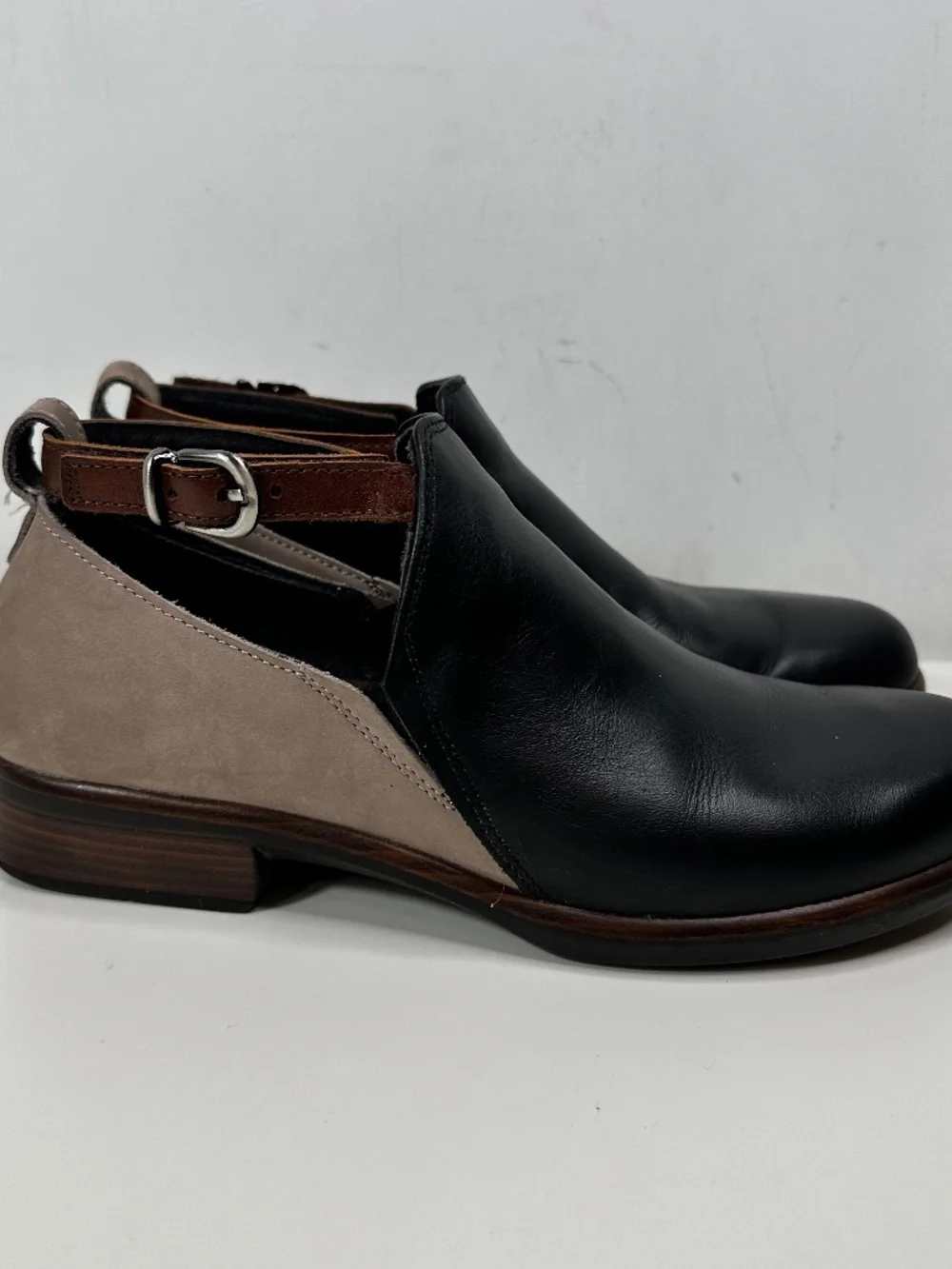 Naot Kamsin Transitional Bootie Cutout Leather Black/Stone Luggage Women's EU 39